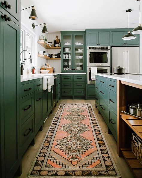 Evergreen kitchen.  #kitchen #kitchens #kitchenideas #kitcheninspiration Interesting Rooms, Green Kitchen Cabinets, Green Cabinets, Interior Design Magazine, Kitchen Interior Design, Trendy Kitchen, Painting Kitchen Cabinets, Retro Home Decor, Green Kitchen