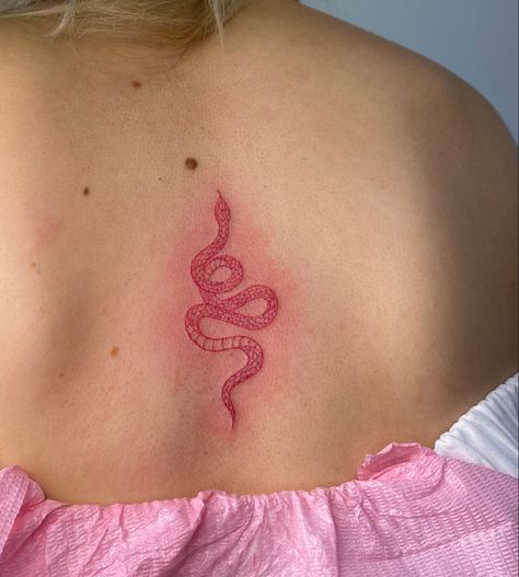 Red foneline snake tattoo on back by @savv.ink Red Ink Snake Tattoo, Line Snake Tattoo, Fine Line Snake Tattoo, Red Snake Tattoo, Tattoo Espalda, Small Snake Tattoo, Side Neck Tattoo, Tattoo On Back, Snake Tattoos