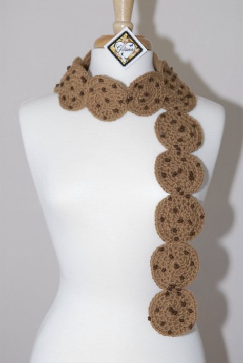 Cookie Crochet, Crocheted Food, Crochet Scarfs, Knit Scarves, Crochet Food, Crochet Cowl, Diy Crochet Projects, Yarn Projects, Chocolate Chip Cookie