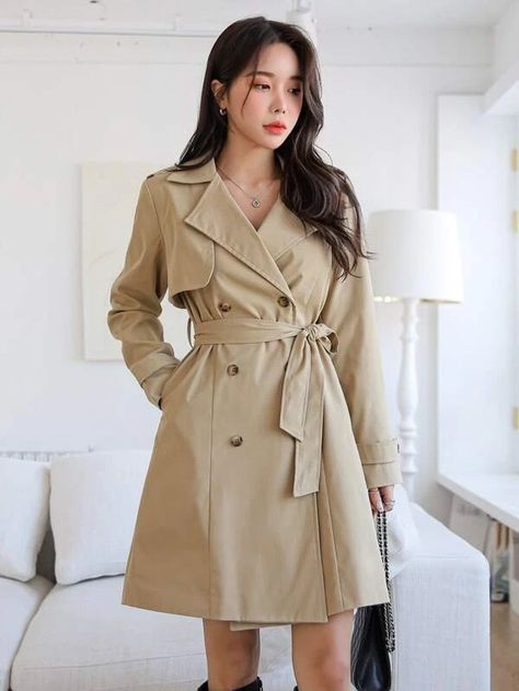 Outfit For Short Girl, Short Trench Coat Women, Khakis Outfit, Outfits For Ladies, Brown Trench Coat, Winter Outfits Aesthetic, Trench Coat Dress, Short Trench Coat, Trench Coat Outfit