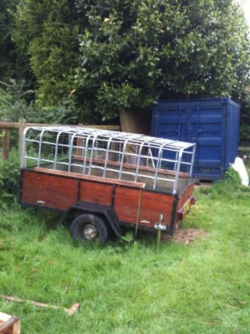 OK, so maybe this post should be called ‘how to make a sheep trailer using an old car trailer and an IBC. An IBC for those of you who don’t work in chemical industry is one of these. I … Ibc Tote Ideas, Pig Trailer, Goat Trailer, Goats For Milk, Cattle Feeder, Goat Breeds, Livestock Shelter, Farm Hacks, Ibc Tank