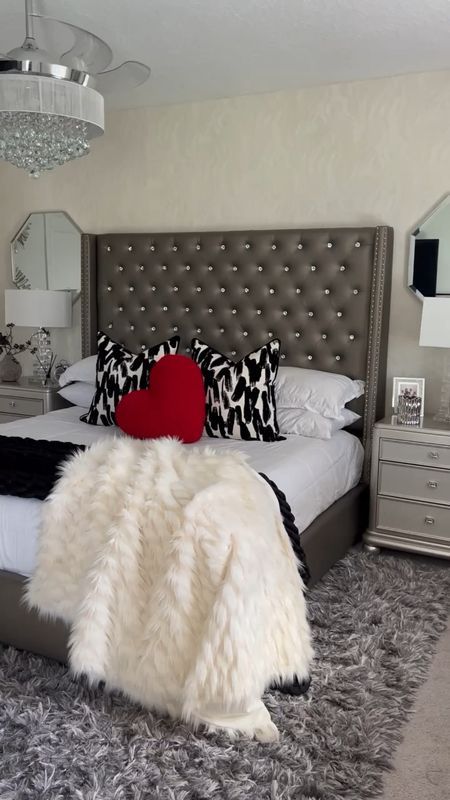 Apartment Decor Black Women, Girl Apartment Decor, Room Organization Bedroom, Apartment Decorating Living, Girly Apartment Decor, Luxury Room Bedroom, Classy Bedroom, First Apartment Decorating, Apartment Living Room Design