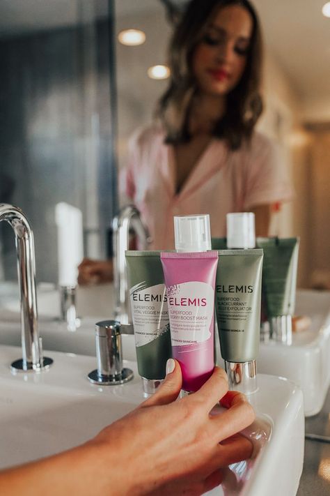 Cosmetic Inspiration, Lauren Kay Sims, Skincare Branding, Skincare Products Photography, Beauty Tips And Tricks, Happy Friday Friends, Personal Branding Photoshoot, Beauty Photoshoot, Beauty Products Photography