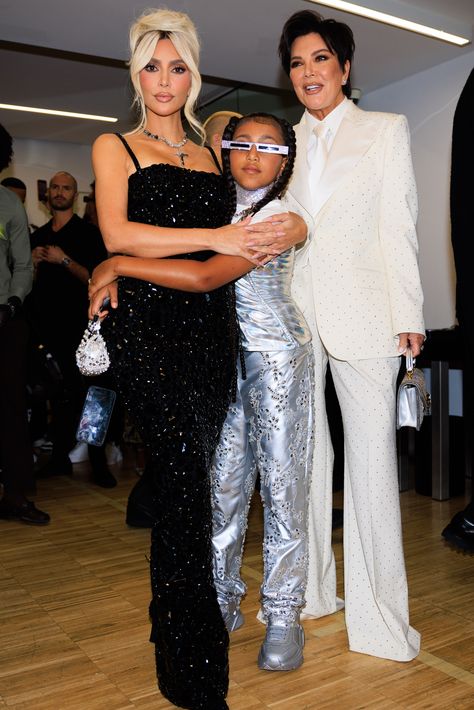 Ss23 Fashion, Kim Kardashian And North, Dream Kardashian, Paris Model, Rihanna Outfits, Kim Kardashian Outfits, Fashion Week Trends, 90s Runway Fashion, Kardashian Kids