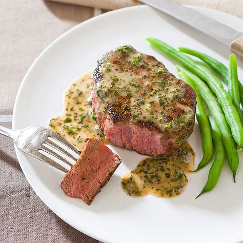 Topping a tender beef fillet with a buttery, garlicky herb sauce sounds easy. So why are the flavors in this Iowa restaurant favorite often so out of whack? Deburgo Sauce, Steak Deburgo Recipe, Cloves Recipes, Grilling Steaks, Summer Herbs, Poblano Sauce, Grilled Steaks, Tenderloin Steak, Cookie Toppings