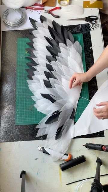 How To Make Angel Wings, Wings Costume Diy, Wings Craft, How To Make Wings, Bird Wings Costume, Baby Store Display, Wing Costume, Wings Diy, Harry Potter Cursed Child