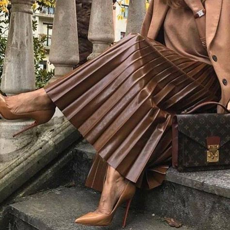 spring is here !!!!!! #top #style #fashion #highheels #shoes Pleated Leather Skirt Outfit, Style A Leather Skirt, Brown Leather Skirt Outfit, Brown Pleated Skirt, Brown Leather Skirt, Pleated Skirt Outfit, Chique Outfit, Leather Skirt Outfit, Leather Pleated Skirt