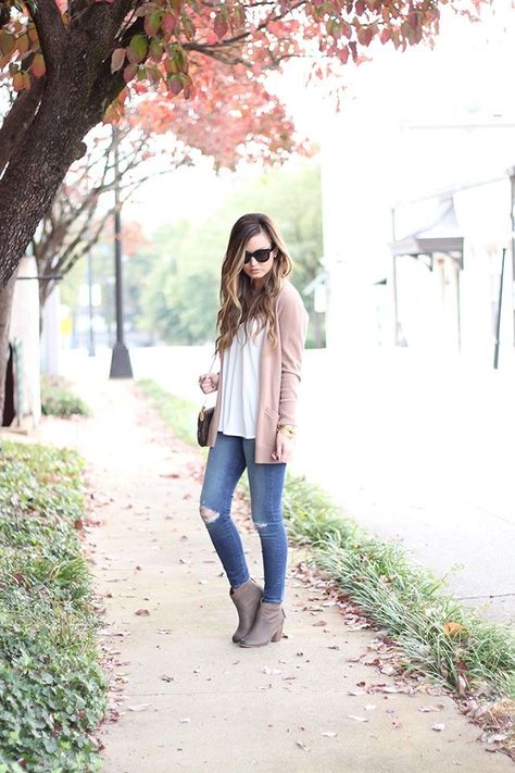 Grey Ankle Boots Outfit, Blush Cardigan, Gray Boots, Boots Outfit Ankle, Grey Ankle Boots, Look Jean, Booties Outfit, Boating Outfit, Grey Booties