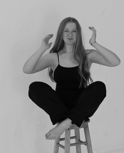 Black and white photography with stool in studio modeling posing aesthetic pics inspiration #bwphoto #photography #model #cleangirl #aesthetic Stool Poses, Posing Aesthetic, Poses Photoshoot, White Sheet, Sitting Poses, Black Chair, Aesthetic Pics, Photography Model, Bw Photo