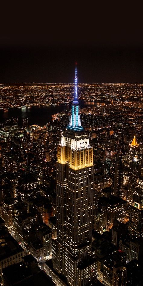 Nyc Wallpaper, Empire Building, Whats Wallpaper, New York Wallpaper, York Wallpaper, City At Night, Manhattan Skyline, Chrysler Building, New York City Travel