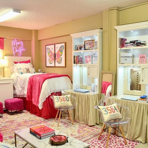 Mary Kathryn Decker Designs on Instagram: "🌈 COLOR COLOR COLOR!❤️ Absolutely beautiful room with our “Lover of Color” from the butterfly collection! 👏🏻 butterflies have a special meaning to Mary Peyton & her family as they symbolize her grandmother!🦋 Such a perfect room!💫" House Room Design, Pink Dorm Room, Pink Dorm Room Decor, Room Decor Easy, Luxury Dorm Room, Sorority Room, Pretty Dorm Room, Beautiful Dorm Room, Pink Dorm Rooms