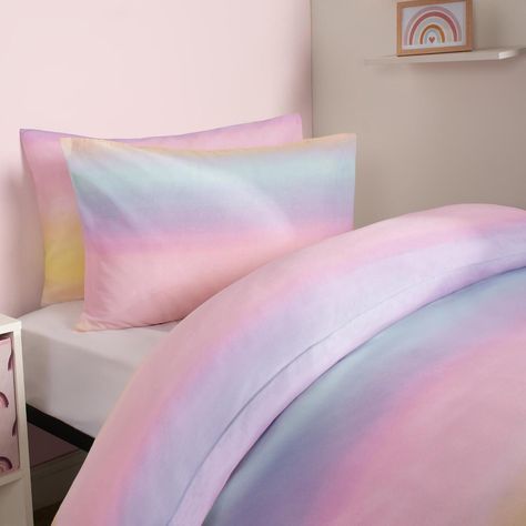 Bring a kaleidoscope of colours to your child's room with the OHS Rainbow Ombre Duvet Set for kids. The playful gradient design offers a spectrum of hues, creating a vibrant and joyful atmosphere. Designed for both comfort and style, this duvet set will transform your child's bedroom into a cosy and imaginative space where dreams are as colourful as the rainbow. Girls Rainbow Bedroom Ideas, Pastel Rainbow Bedroom, Rainbow Bedroom Ideas Kids, Kids Christmas Bedding, Girls Rainbow Bedroom, Rainbow Bedroom, Rainbow Bedding, Pastel Home Decor, Rainbow Ombre