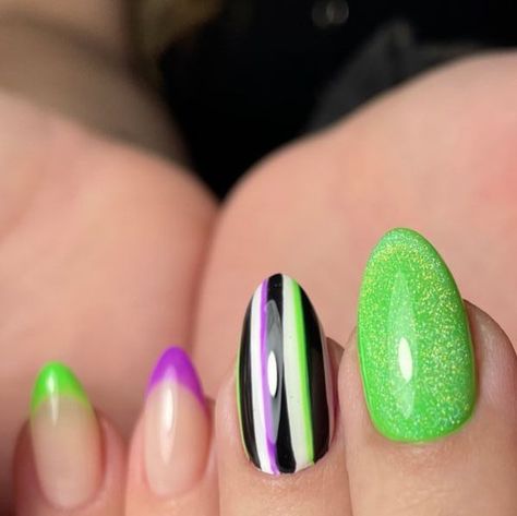 𝘕𝘪𝘤𝘩𝘰𝘭𝘦 𝘉𝘢𝘬𝘦𝘳 on Instagram: "A little beetle juice moment 💚💜🖤🤍 @luminary_nail_systems Clarity (link in bio to shop) @luxapolish Whiteout, Oh gasm, Blackout, It Ain’t Easy Being Green, Purple Crush (Use Topcoat10 to save) . . . . . #nails #naturalnails #fallnails2022 #fallnails #structuredmanicure #drymani #gelmani #gelpolishnailart #gelpolishdesign #luminarynailsystems #luxapolish #showscratch #nailitmedia #nailitdaily #nailitmag #explore #aznailtech #halloweennails #beetlejuice Beetlejuice Stilleto Nails, Wicked Nails Designs, Nettle Juice Nails, Easy Beetlejuice Nails, Beetle Juice Nails Acrylic, Short Beetlejuice Nails, Beetlejuice Inspired Nails, Simple Beetlejuice Nails, Halloween Green Nails