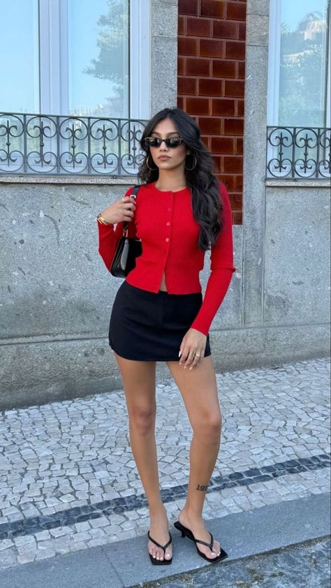 Short Skirts Outfits, Black Skirt Outfits, Skirt Outfits Fall, Estilo Indie, Denim Skirt Outfits, Skandinavian Fashion, Chique Outfits, Moda Paris, Miniskirt Outfits