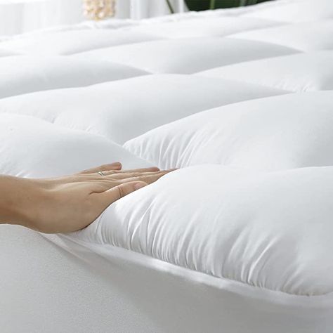 YUGYVOB Mattress Topper Queen, Pillow Top Cooling Mattress Pad with 8"-20" Deep Pocket, 600GSM Thick Bed Topper Mattress Cover Protector, Quilted Down Alternative Fill, 60 * 80 Inch : Amazon.ca: Home Pillow Top Mattress Pad, Cooling Mattress, Bed Topper, Queen Pillow, Cooling Mattress Pad, Top Beds, Mattress Cover, Pillow Top Mattress, Queen Mattress