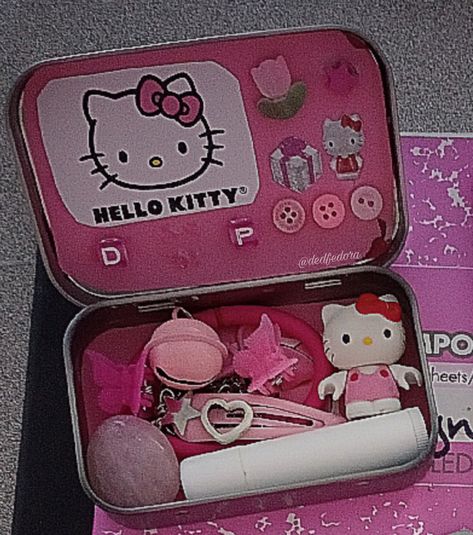 Pink Hello Kitty Altoid Wallet 🩷 Hello Kitty Altoid Wallet, Altoids Wallets, Trendy Crafts, Altoid Wallet, Altoids Wallet, Mint Tin Crafts, Wallet Ideas, Tin Crafts, Diy Hello Kitty