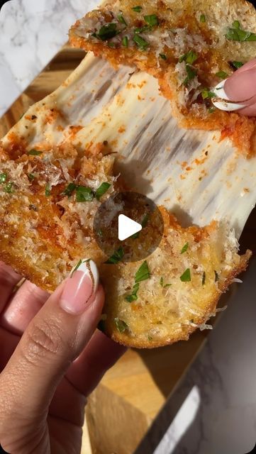 Sheila Williams on Instagram: "Truffle Garlic Butter Grilled Cheese | episode 3 of my grilled cheese series feels fancy, but incredibly easy to make & DELICIOUS✨  Inside: •mozzarella  •garlic marinara  Outside: •parsley  •truffle oil •parmesan •garlic butter •sourdough bread  #grilledcheese #sandwiches #dinnerideas #comfortfood #easydinner #snackideas #easysnack #quickrecipes" Truffle Garlic Bread, Truffle Sandwich, Truffle Oil Pizza Recipes, Truffle Grilled Cheese, Truffle Oil Pizza, Truffle Oil Grilled Cheese, Truffle Oil, Garlic Butter, Grilled Cheese