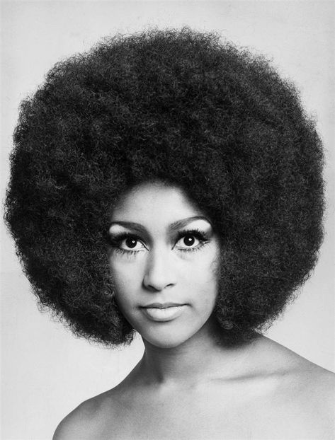 Cute and curly  American pop singer Marsha Hunt with an afro hairstyle in the 1960s. The hairstyle is created by combing the hair away from the scalp, allowing the hair to extend out from the head in a large, rounded shape, much like a halo. Fashion 60s, 1960s Hair, 60s Hair, American Hairstyles, Black Hairstyles, African American Hairstyles, Popular Hairstyles, Iconic Women, The 60s