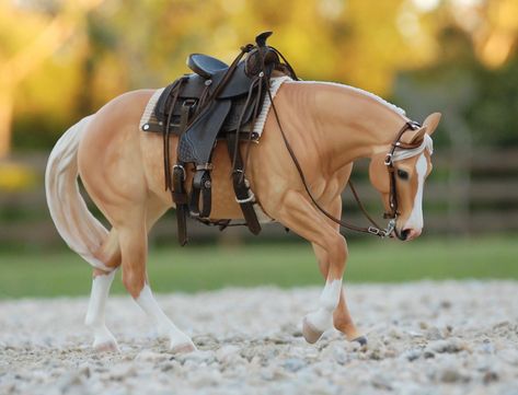 Schleich Photography, Schleich Horses Stable, Miniature Horse Tack, Diy Horse Barn, Western Pleasure Horses, Bryer Horses, Horse Show Clothes, Breyer Horse, Clydesdale Horses