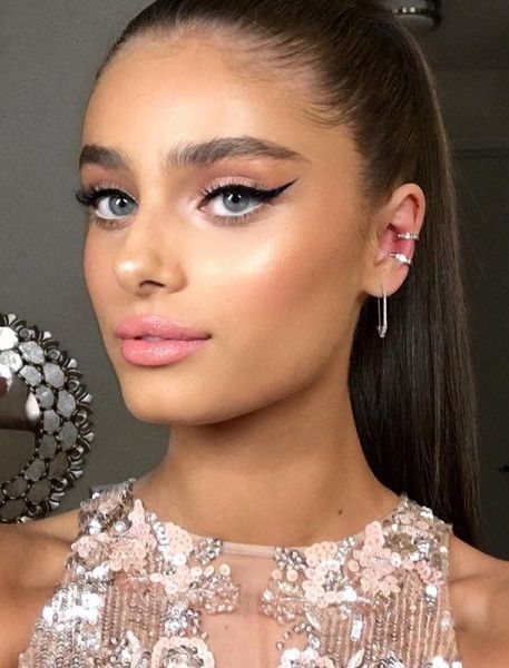 Taylor Hill serving up some major New Years Eve cat eye inspo. Taylor Hill Makeup, Taylor Hill Hair, Cat Makeup Tutorial, Makeup Looks Prom, New Years Eve Makeup, Taylor Marie Hill, Beauty Make-up, Taylor Hill, Trendy Makeup