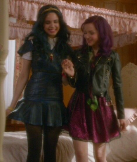 Mal And Evie Costumes, Rotten To The Core Outfit, Mal And Evie Descendants, Mal Bertha, Costume Duo, Mal Costume, Evie Descendants, Costumes 2024, Mal And Evie