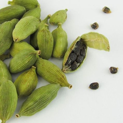 Cardamom Plant, Cardamom Powder, Tea Benefits, Cooking Ingredients, Sun Dried, Savoury Dishes, Healthier You, Healthy Tips, Health Tips