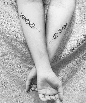 Twin Tattoos Brother And Sister, Sisterhood Tattoos, Bday Tattoo, Tattoo Sisters, Siblings Tattoo, Bro Tattoos, Sister Tattoo Designs, Dna Tattoo, Meaningful Wrist Tattoos