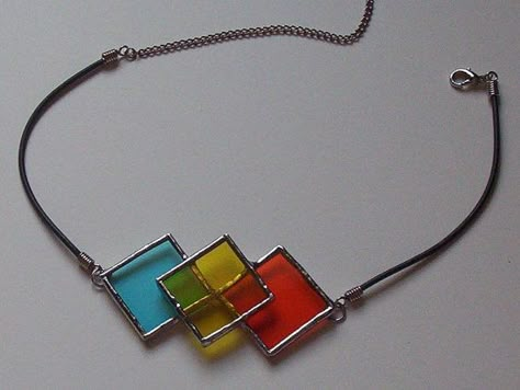 Stained Glass Tattoo, Stained Glass Necklace, Stained Glass Cookies, Dichroic Glass Jewelry, Modern Stained Glass, Stained Glass Birds, Bijoux Fil Aluminium, Stained Glass Ornaments, Stained Glass Jewelry