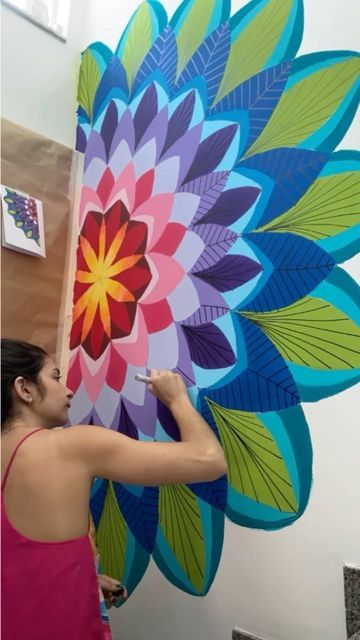 Amandalas 🌼 Mandalas on Instagram: "✨Processo da Mandala na parede de sexta 😍" Mandala Wall Art Murals, Mandala Wall Painting, Mandala On Wall, Wall Painting Living Room, Indian Room Decor, School Wall Art, Wall Painting Decor, Art And Craft Videos, Wall Drawing