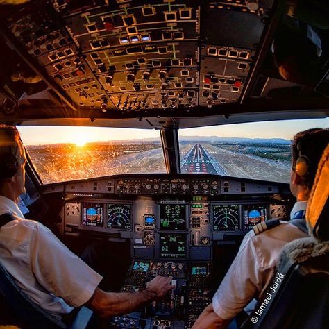 🌅#Airbus #Cockpit #airliner #A320 #Sunset #clouds #ismaeljorda #nikon #aviation #aviationphotography #instaaviation #instagramaviation… A320 Wallpaper, Airbus Cockpit, A320 Cockpit, Pilots Aviation, Sunset Clouds, Square Photos, Dream Job, Pilots, Nikon