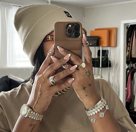 Black Girls Vision Board, Girls Vision Board, Two Toned Watch, Rich Black Women, Style Black Women, Law Of Abundance, Street Style Jewelry, Silver Bracelet Stack, Sunglasses Silver