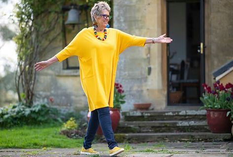 Prue Leith, Beautiful Frocks, Senior Style, Mix Match Outfits, Advanced Style, Fashion Articles, 60 Fashion, My Fashion, Wardrobe Ideas