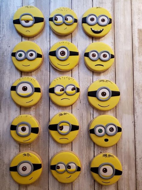 Minion Decorated Cookies, Minion Birthday Cookies, Minion Sugar Cookies, Minion Cookies Decorated, Minions Cookies, Minion Treats, Minion Cake Pops, Minions Cupcakes, Minion Party Theme