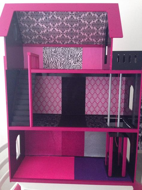 Monster High House Diy, Diy Monster High Dollhouse, Monster High Doll House Diy, Monster High Doll Display, Monster High Doll Accessories, Monster High Rooms For Doll, Monster High Dollhouse, Doll Collection Display Monster High, Monster High House