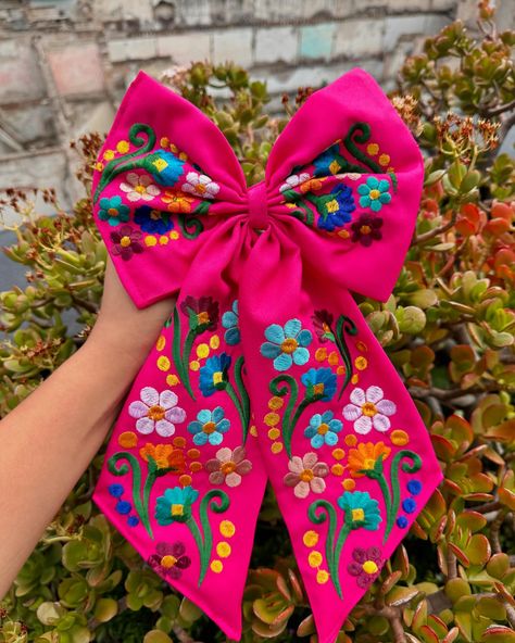 Our Embroidered Mexican bows 🎀 are back in stock 💕 Shop now 🛍️🛒 www.tienditabonitashop.com🛍️💕 #latina #latinaownedbusiness #latina #latinabusiness #latinapower #latinaboss #latinablogger #latinabloggers #latinabrand Mexican Braids With Ribbon, Mexican Hair Accessories, Mexican Hair Braids With Ribbon, Mexican Ribbon Braid, Mexican Hair Ribbons, Mexican Headband Flowers, Mexican Hairstyles, Latina Power, Fiesta Wedding