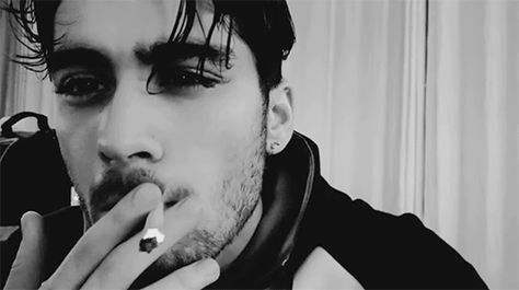 Zayn smoking (so hot) Zayn Gif, Zany Malik, The Other Woman, The Maxx, Pop Singers, Fan Fiction, Zayn Malik, Liam Payne, Other Woman