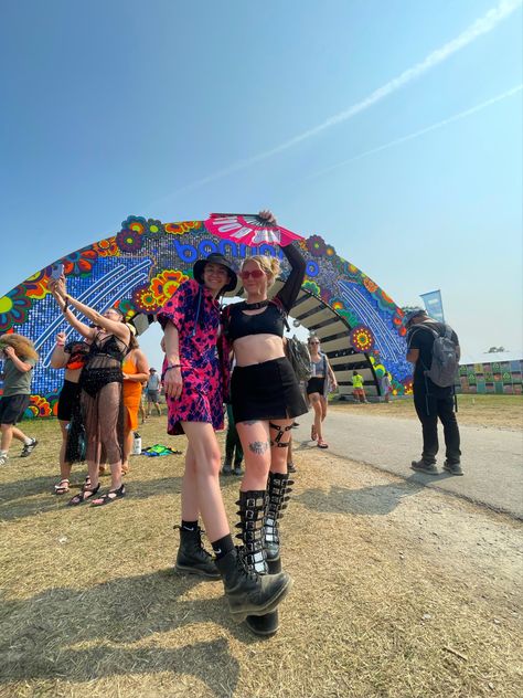 Dnb Rave Outfit, Bass Canyon Outfits, Rave Group Outfits, Bonnaroo Outfits Festival Looks, Bonnaroo Camping, Hippie Rave Outfits, Modest Rave Outfits, Bonaroo Outfit, Bass Canyon