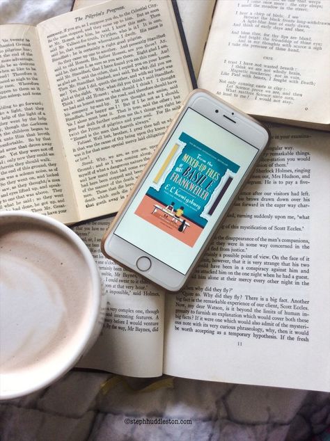 Books To Read Before You Die, The Pilgrim's Progress, Book Photography Instagram, Traditional Books, Mrs Hudson, Bookstagram Inspiration, Reading Habits, Book Instagram, Digital Reading