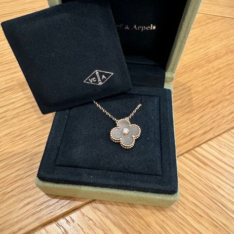 Van Cleef & Arpel 2023 Holiday Pendant limited edition Alhambra Pendant, Silver Obsidian, Van Cleef Arpels, Van Cleef, 18k Rose Gold, White Diamond, Limited Editions, Hallmark, Lobster Clasp