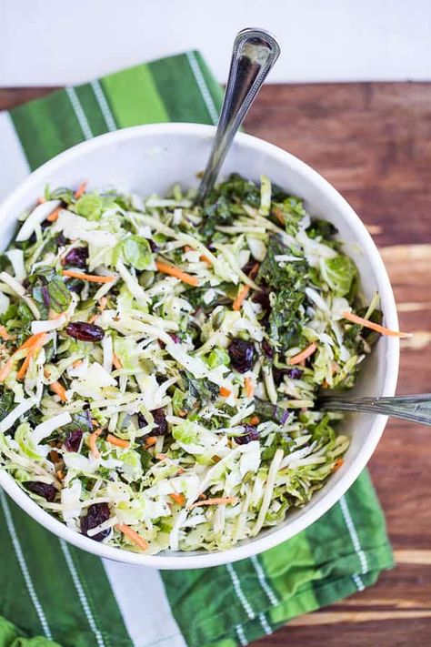 Sweet Kale Salad (Costco Copycat) Costco Salad, Costco Copycat, Kale Salad Dressing, Sweet Kale Salad, Kale Slaw, Kale Salad Recipes, Salad Kits, Kale Recipes, Paleo Lunch