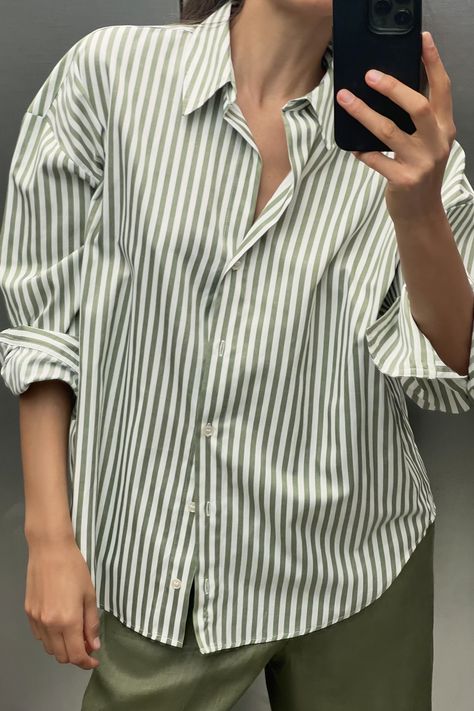 Shirt with a johnny collar, long sleeves and a button-up front. Zara Striped Shirt, Striped Shirt Outfit, Casual Striped Shirt, Basic Clothes, Shirts Style, Media Company, Loose Fabric, Casual Stripes, Button Top