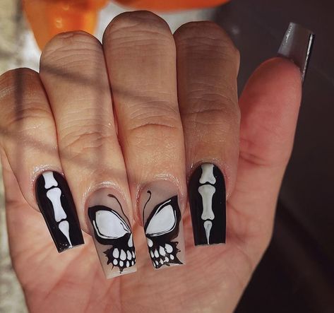 Viral Nails, Tattoos For Moms, Spooky Nail, Skull Nails, Halloween Acrylic Nails, Punk Nails, Gothic Nails, Edgy Nails, Goth Nails