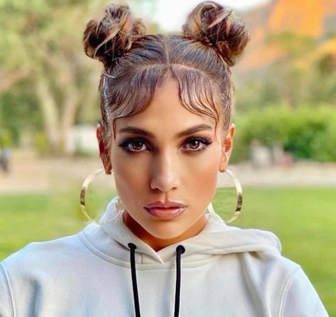 Pigtails Are The Hottest Throwback Trend – Celebs Show How To Wear It Like An Adult Buns Hairstyles, Chris Appleton, Double Buns, Two Ponytails, Plaits Hairstyles, Peinados Recogidos, Pigtail Hairstyles, 90s Hairstyles, Fluffy Hair