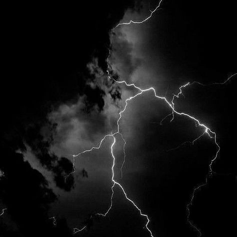 Zeus Lightning, Zeus Children, Thalia Grace, Son Of Zeus, Storm Photography, Moon Wallpaper, Jason Grace, Fourth Wing, Thunder And Lightning