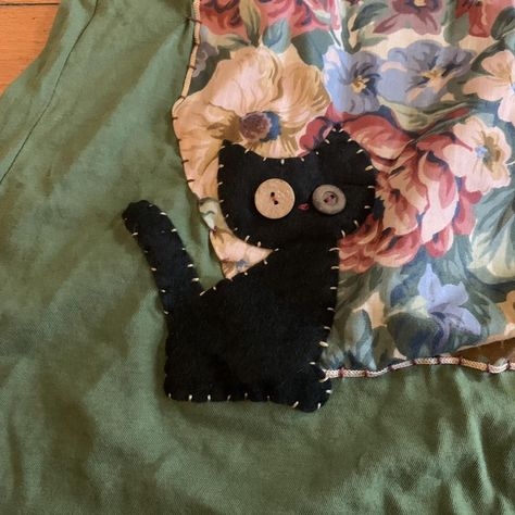 Green long sleeve shirt with embroidered black cat... - Depop Diy Patchwork Shirt Ideas, Upcycle Long Sleeve Shirt, Diy Patchwork Shirt, Patchwork Shirt Diy, Embroider Clothes, Patchwork Clothes Diy, Cat Patchwork, Christmas Button Crafts, Lamp Core