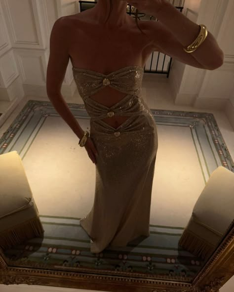 Follow @thcartierrug and get more of the good stuff by joining Tumblr today. Dive in! Golden Brunette, Strapless Long Dress, Fest Outfits, Look Formal, Serena Van Der, Serena Van, Serena Van Der Woodsen, Dress Women Elegant, Super Rich