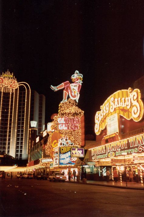 0955 Sassy Sallys Casino Las Vegas, NV 1989 Las Vegas Aesthetic, Vegas Aesthetic, Old Vegas, Vegas Casino, Cars Movie, American West, Aesthetic Vintage, Back In Time, Vintage Photos