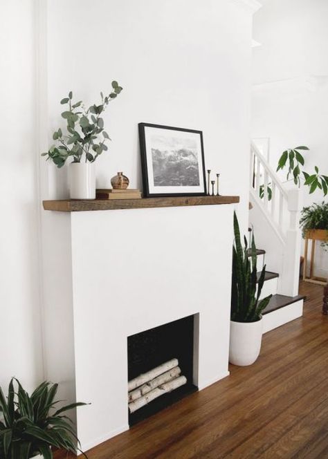 Learn how to build this modern, movable fireplace for an electric fireplace insert! #diy #fireplace #electricfireplace Electric Fireplace Insert Diy, Movable Fireplace, Faux Foyer, Fireplace Modern Design, Design Camino, Minimalist Fireplace, Diy Fireplace Makeover, Built In Electric Fireplace, Fake Fireplace