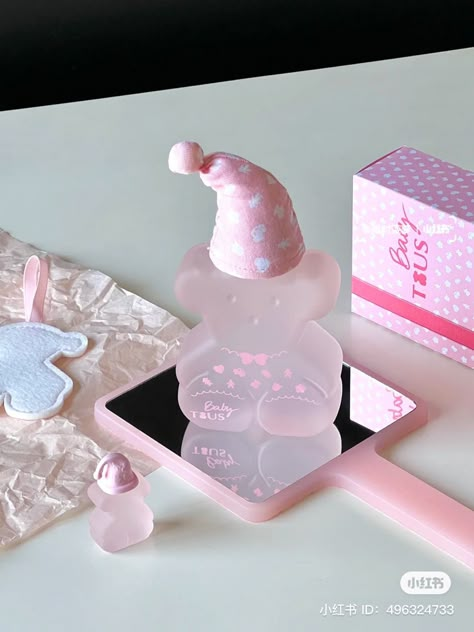 Cute Perfumes Aesthetic, Kawaii Perfume, Perfume Pink Aesthetic, Pink Candy Perfume, Pink Perfume Bottle, Angels Beauty, Skin Care Routine Order, Perfume Display, Makeup Package