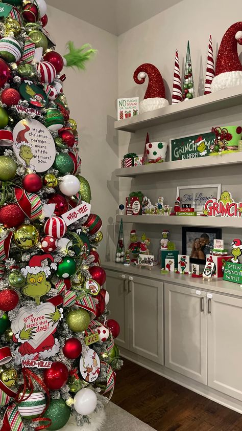 Antoinette Boston (@absholidaydecor) | Instagram profile White Grinch Christmas Tree, Grinch Front Door Decor, Grinch Christmas Decorations Trees, Grinch Kitchen Decor, Grinch Trees Ideas, Grinch Home Decor, Step Team, Grinch Tree, First Christmas Tree